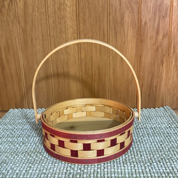 Longaberger 2006 Red/Natural Small Pie Basket w/Swing Handle - Picture 1 of 7